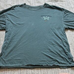 Women’s Arizona Jean Company oversized Butterfly Short Sleeve Tee SZ S